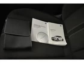 Volkswagen T-Roc 1.0 TSI Style 2-Tone Camera Apple Carplay Adapt-cruise Clima 1e eigenaar thumbnail 28