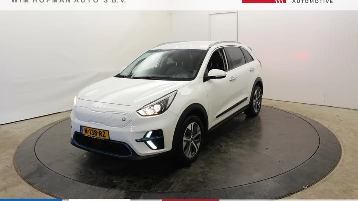 Kia E-Niro DynamicLine 64 kWh 100% SOH Warmtepomp 3-Fase Laden Camera Winterpack — foto 1