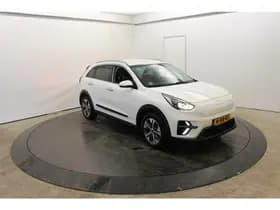 Kia E-Niro DynamicLine 64 kWh 100% SOH Warmtepomp 3-Fase Laden Camera Winterpack thumbnail 13