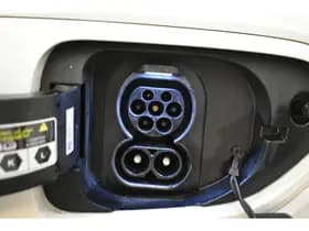 Kia E-Niro DynamicLine 64 kWh 100% SOH Warmtepomp 3-Fase Laden Camera Winterpack thumbnail 8