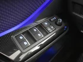 Toyota C-HR 1.8 Hybr Bi-Tone Plus APK 03-2027 VolLeder JBL Sound Camera Stoel Ver Dhoek Detectie thumbnail 24