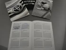 Toyota C-HR 1.8 Hybr Bi-Tone Plus APK 03-2027 VolLeder JBL Sound Camera Stoel Ver Dhoek Detectie thumbnail 10