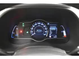 Hyundai Kona EV Premium 64 kWh Warmtepomp Trekhaak SOH 100% 3-Fase CCS Laden Leder Camera thumbnail 11