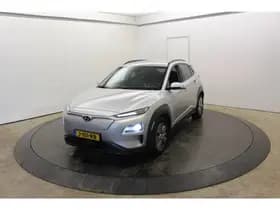 Hyundai Kona EV Premium 64 kWh Warmtepomp Trekhaak SOH 100% 3-Fase CCS Laden Leder Camera thumbnail 17