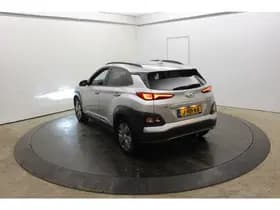 Hyundai Kona EV Premium 64 kWh Warmtepomp Trekhaak SOH 100% 3-Fase CCS Laden Leder Camera thumbnail 19