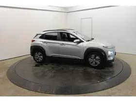 Hyundai Kona EV Premium 64 kWh Warmtepomp Trekhaak SOH 100% 3-Fase CCS Laden Leder Camera thumbnail 22