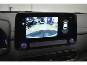 Hyundai Kona EV Premium 64 kWh Warmtepomp Trekhaak SOH 100% 3-Fase CCS Laden Leder Camera thumbnail 4