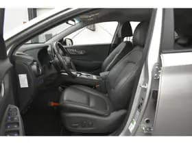 Hyundai Kona EV Premium 64 kWh Warmtepomp Trekhaak SOH 100% 3-Fase CCS Laden Leder Camera thumbnail 44