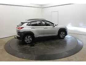 Hyundai Kona EV Premium 64 kWh Warmtepomp Trekhaak SOH 100% 3-Fase CCS Laden Leder Camera thumbnail 49