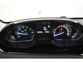 Peugeot 2008 1.2 PureTech 110PK Automaat Navi Cruise PDC V+A thumbnail 5