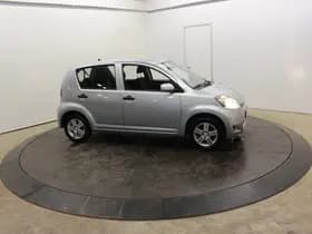 Daihatsu Sirion 2 1.0-12V 70PK Premium 5 Pers 5Drs Airco El Ramen APK 11-2026 thumbnail 58