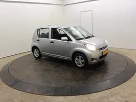 Daihatsu Sirion 2 1.0-12V 70PK Premium 5 Pers 5Drs Airco El Ramen APK 11-2026 thumbnail 60