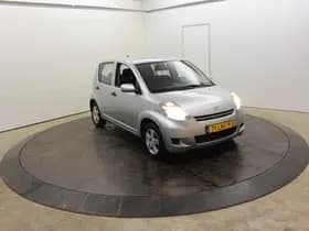 Daihatsu Sirion 2 1.0-12V 70PK Premium 5 Pers 5Drs Airco El Ramen APK 11-2026 thumbnail 62