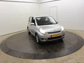 Daihatsu Sirion 2 1.0-12V 70PK Premium 5 Pers 5Drs Airco El Ramen APK 11-2026 thumbnail 63