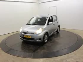 Daihatsu Sirion 2 1.0-12V 70PK Premium 5 Pers 5Drs Airco El Ramen APK 11-2026 thumbnail 68