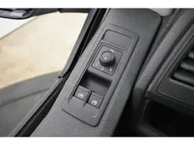 Volkswagen Transporter Kombi 2.0 TDI L2H1 Airco 2+2+2+2+3 Opstelling thumbnail 19