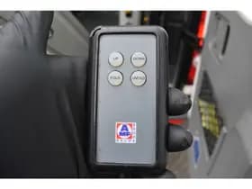 Volkswagen Crafter 35 2.0 TDI L2H1 Combi 9Pers Airco Rolstoellift Camper BPM Vrij thumbnail 12