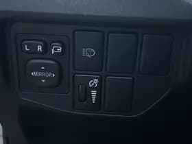 Toyota Prius 1.8 Plug-in Executive Business thumbnail 11