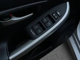 Toyota Prius 1.8 Plug-in Executive Business thumbnail 10