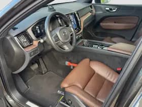 Volvo XC60 2.0 B5 Momentum Exclusive thumbnail 9
