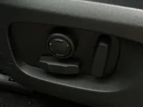 Land Rover Discovery Sport 2.0 TD4 HSE Luxury thumbnail 5