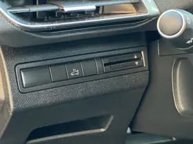 Peugeot 3008 1.6 PureTech GT Line thumbnail 11