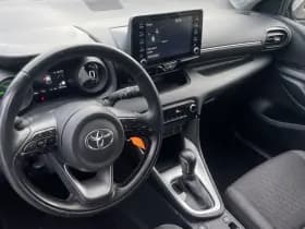 Toyota Yaris 1.5 Hybrid Dynamic thumbnail 2