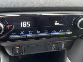 Toyota Yaris 1.5 Hybrid Dynamic thumbnail 3