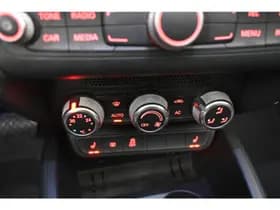 Audi A1 Sportback 1.4 TFSI Attrac Pano PDC Stoel Ver Bose Audio Key-less thumbnail 4