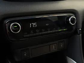 Toyota Yaris 1.5 Hybrid Dynamic thumbnail 16