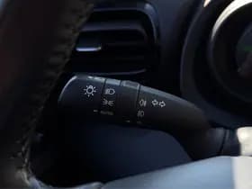 Toyota Yaris 1.5 Hybrid Dynamic thumbnail 9