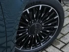 Fiat 500e Cabrio La Prima 42 kWh | Technology | Winter | BTW | 17" thumbnail 10