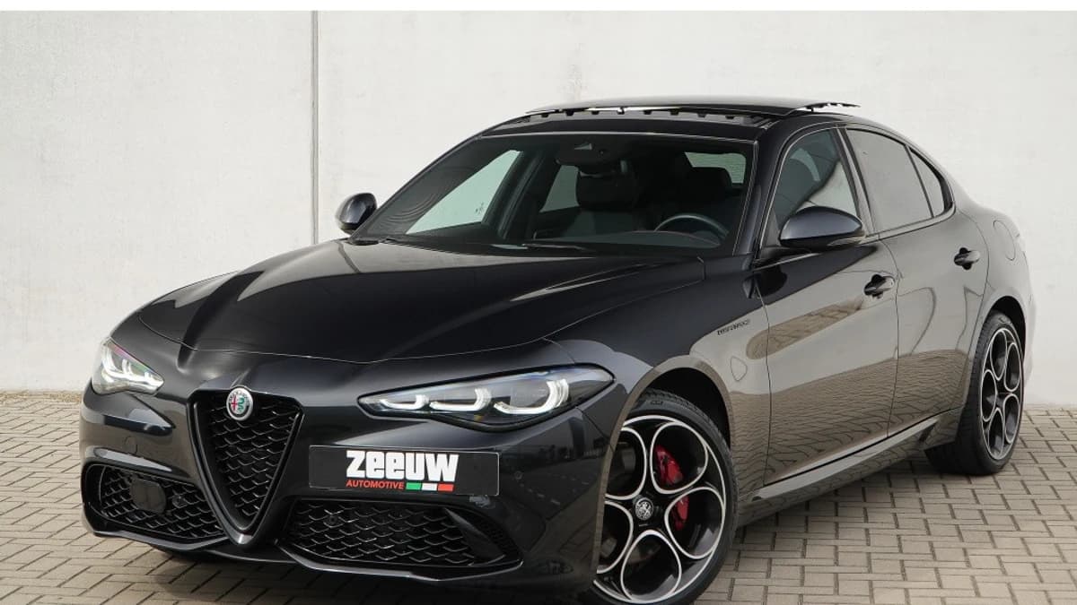Alfa Romeo Giulia 2.0 Turbo 280 PK Competizione Q4 AWD | Pano | Veloce | 19" — foto 1