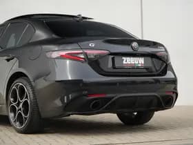 Alfa Romeo Giulia 2.0 Turbo 280 PK Competizione Q4 AWD | Pano | Veloce | 19" thumbnail 13