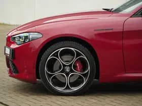 Alfa Romeo Giulia 2.0 Turbo 280 PK Competizione Q4 AWD | Pano | Veloce | 19" VERKOCHT thumbnail 13