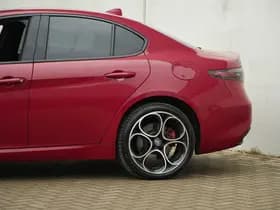 Alfa Romeo Giulia 2.0 Turbo 280 PK Competizione Q4 AWD | Pano | Veloce | 19" VERKOCHT thumbnail 14