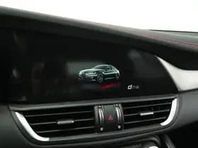 Alfa Romeo Giulia 2.0 Turbo 280 PK Competizione Q4 AWD | Pano | Veloce | 19" VERKOCHT thumbnail 46