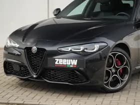 Alfa Romeo Giulia 2.0 Turbo 280 PK Competizione Q4 AWD | Pano | Veloce | 19" thumbnail 2