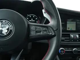 Alfa Romeo Giulia 2.0 Turbo 280 PK Competizione Q4 AWD | Pano | Veloce | 19" thumbnail 18