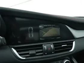 Alfa Romeo Giulia 2.0 Turbo 280 PK Competizione Q4 AWD | Pano | Veloce | 19" thumbnail 22