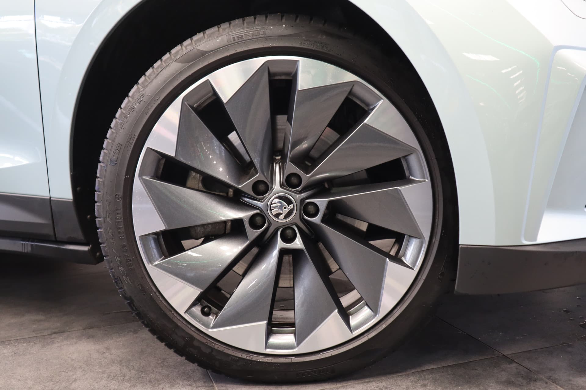 Skoda Enyaq iV 80 First Edition High thumbnail 4