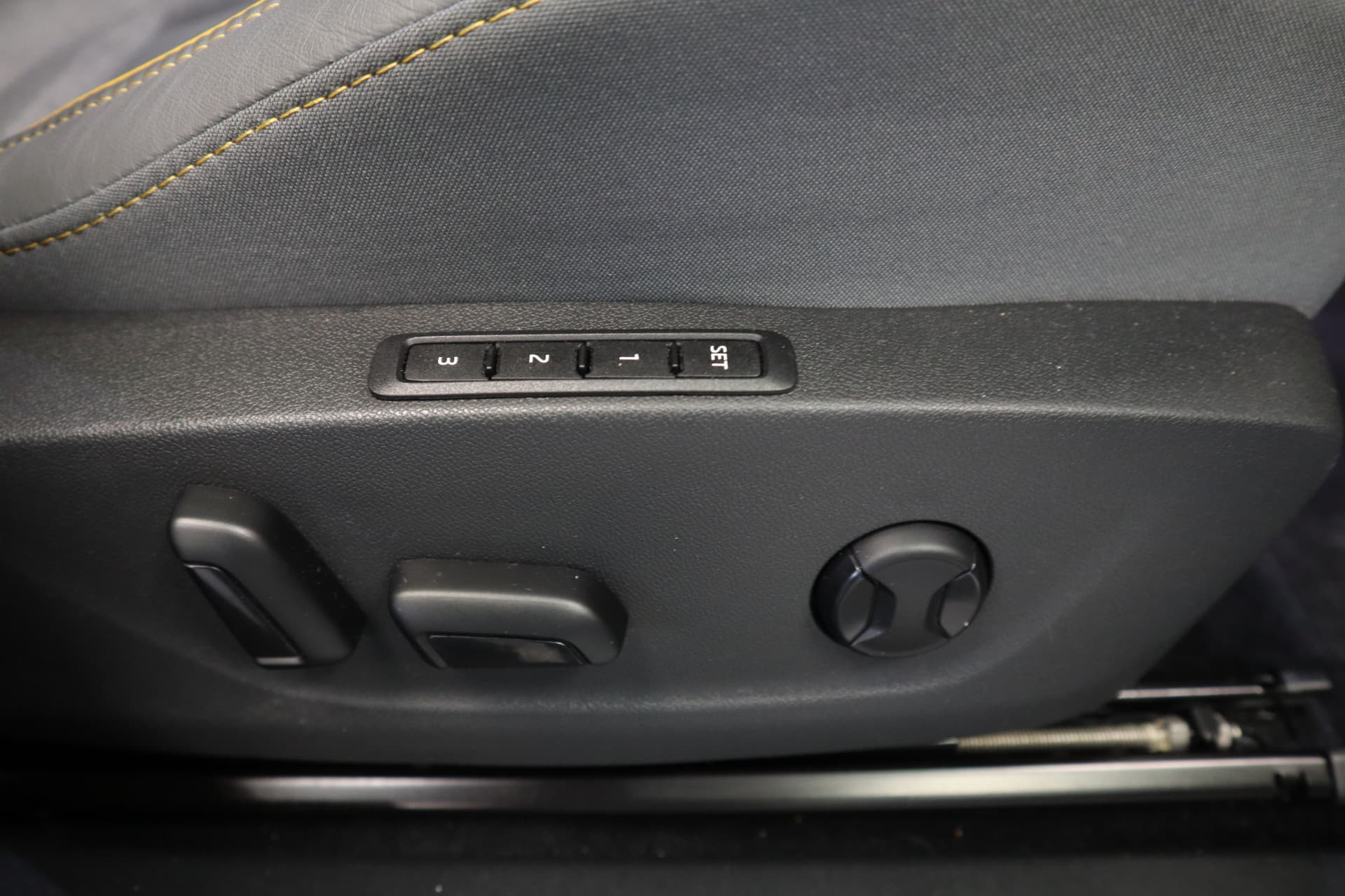 Skoda Enyaq iV 80 First Edition High thumbnail 7