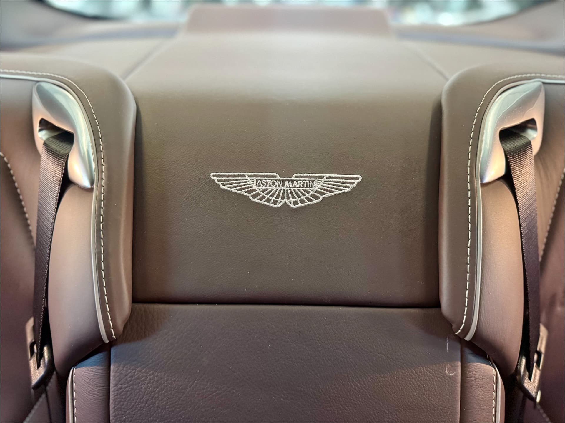 Aston Martin V12 Virage 6.0 V12 thumbnail 24