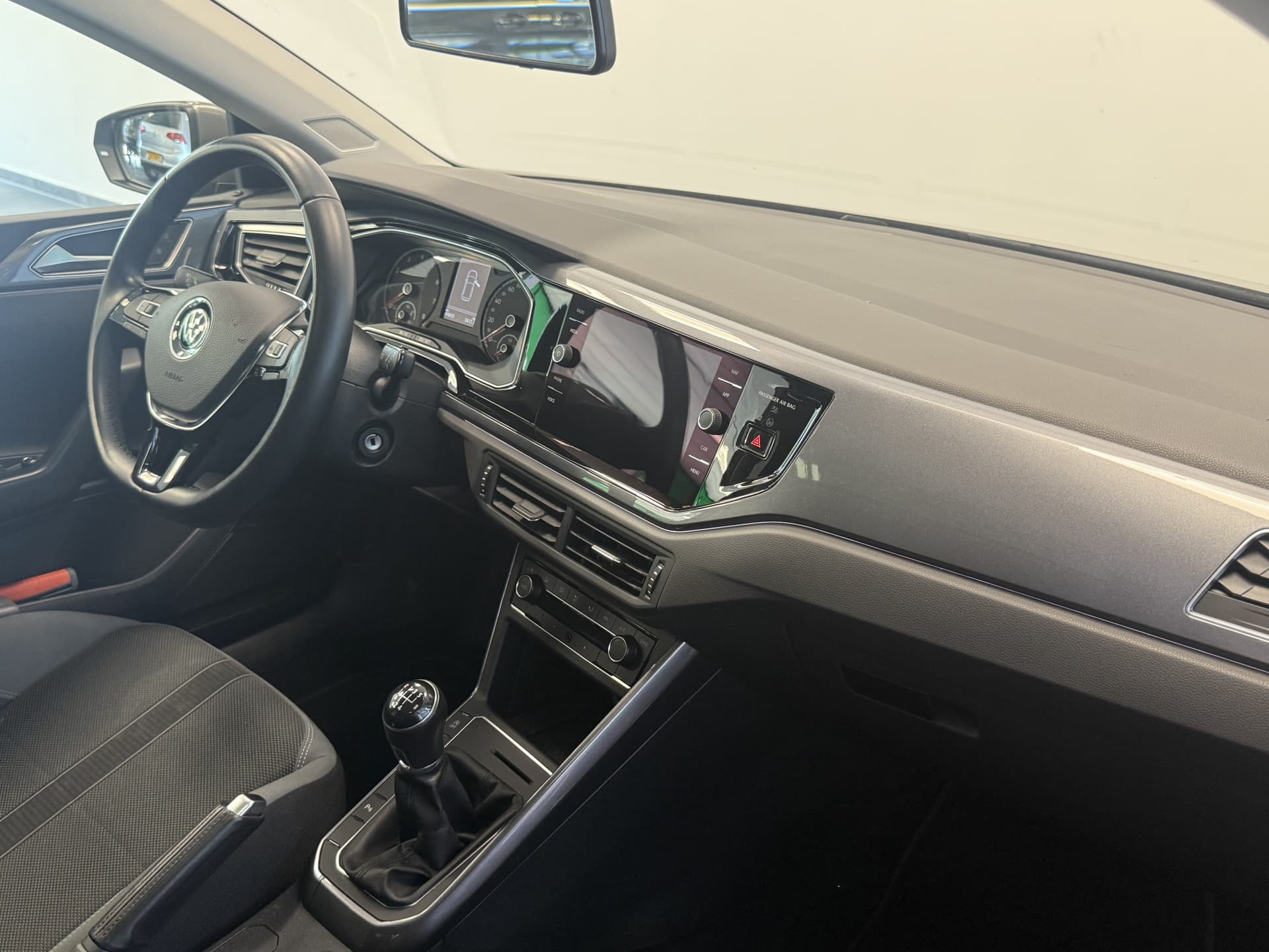 Volkswagen Polo 1.0 TSI Highline Business R-line thumbnail 9