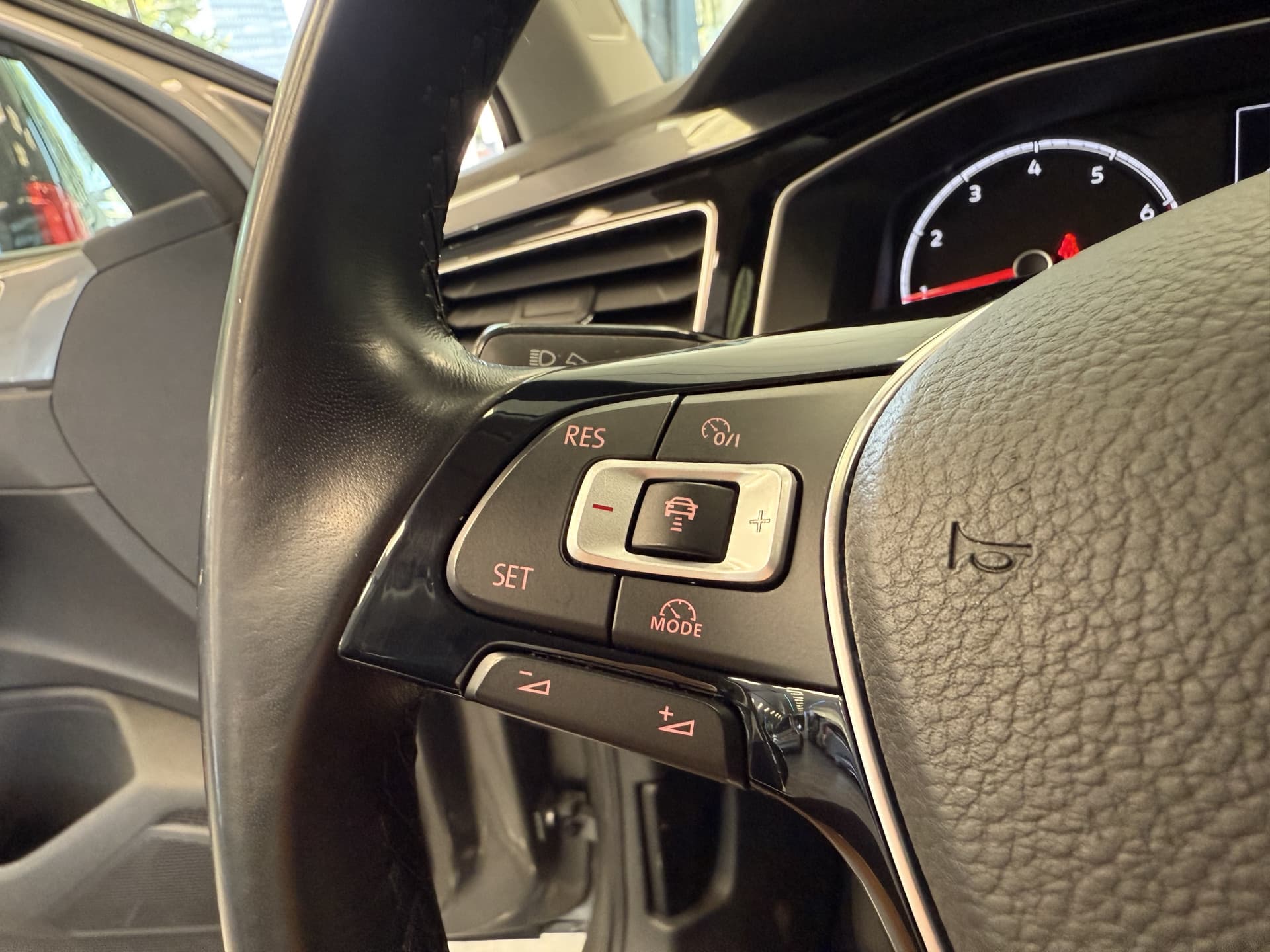 Volkswagen Polo 1.0 TSI Highline Business R-line thumbnail 10