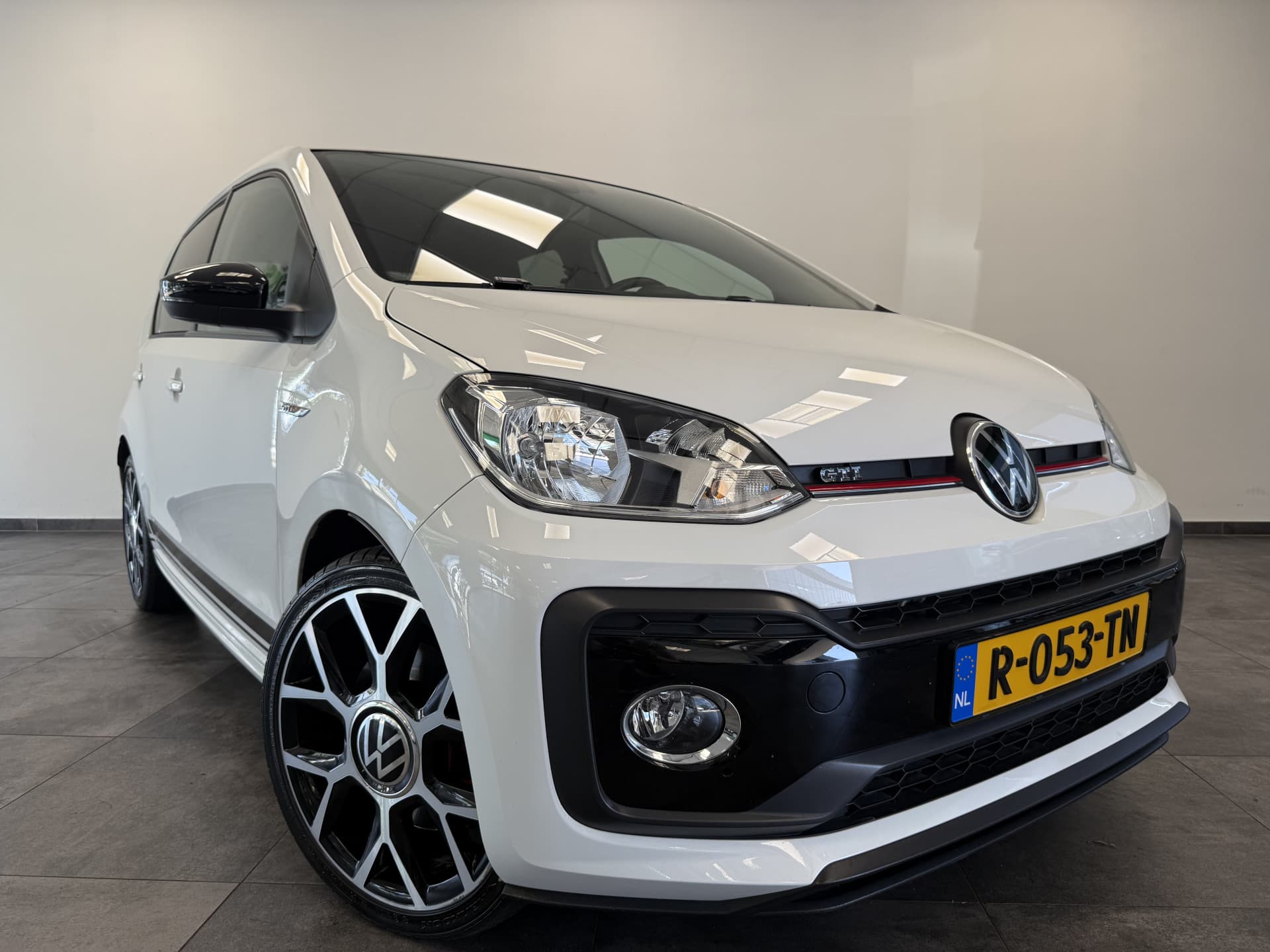 Volkswagen Up! 1.0 TSI GTI thumbnail 4