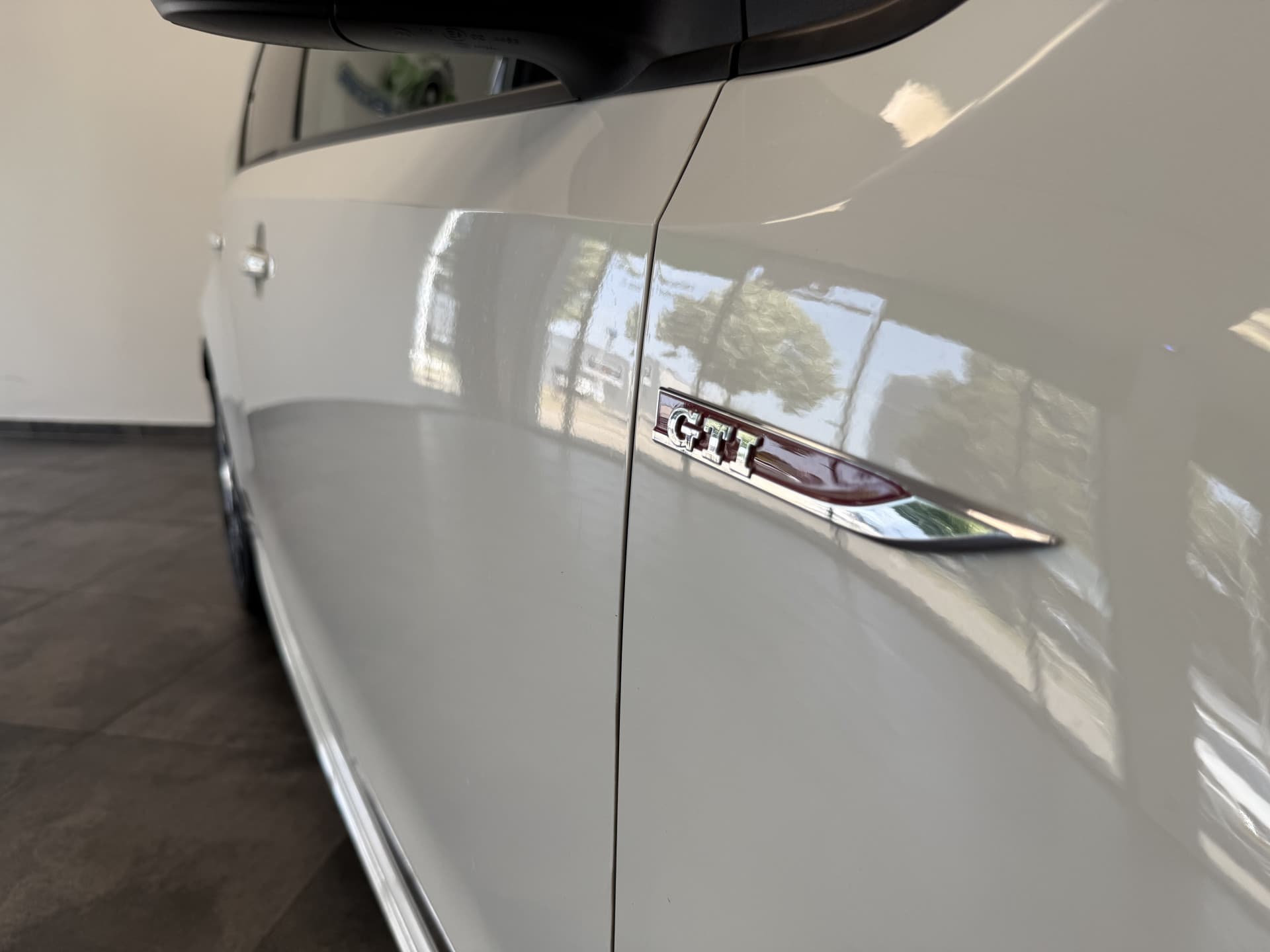 Volkswagen Up! 1.0 TSI GTI thumbnail 7