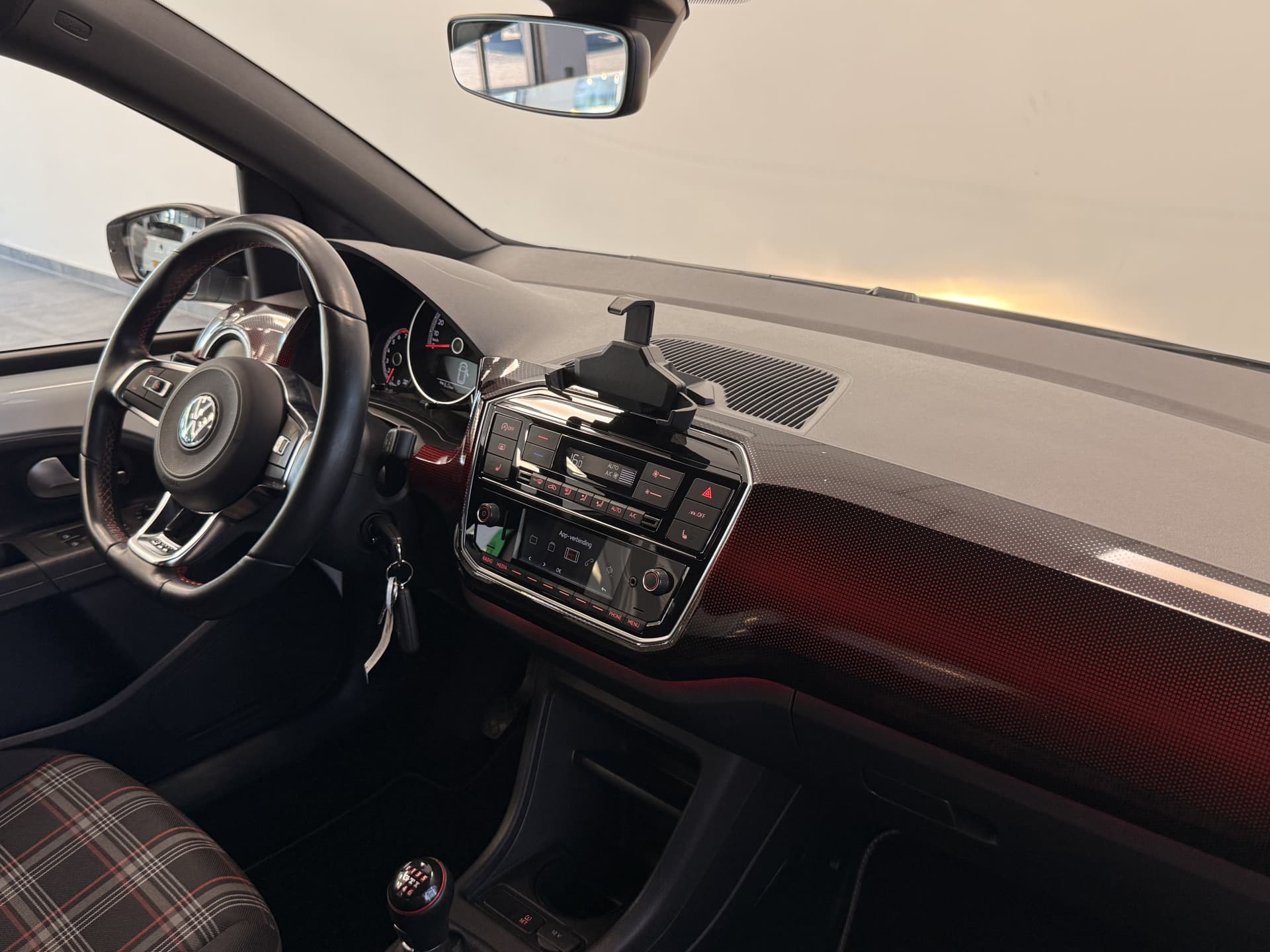 Volkswagen Up! 1.0 TSI GTI thumbnail 9