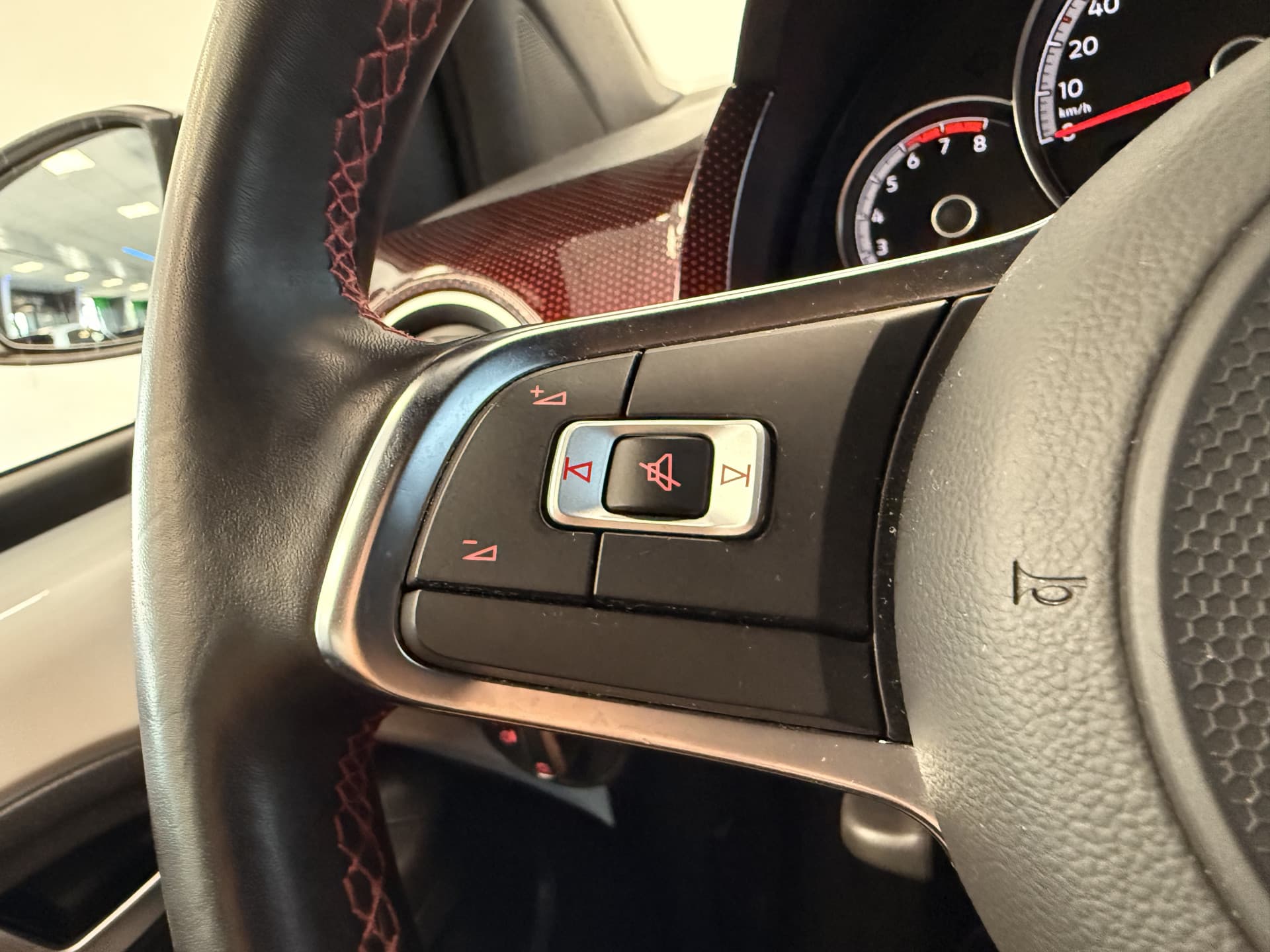 Volkswagen Up! 1.0 TSI GTI thumbnail 11