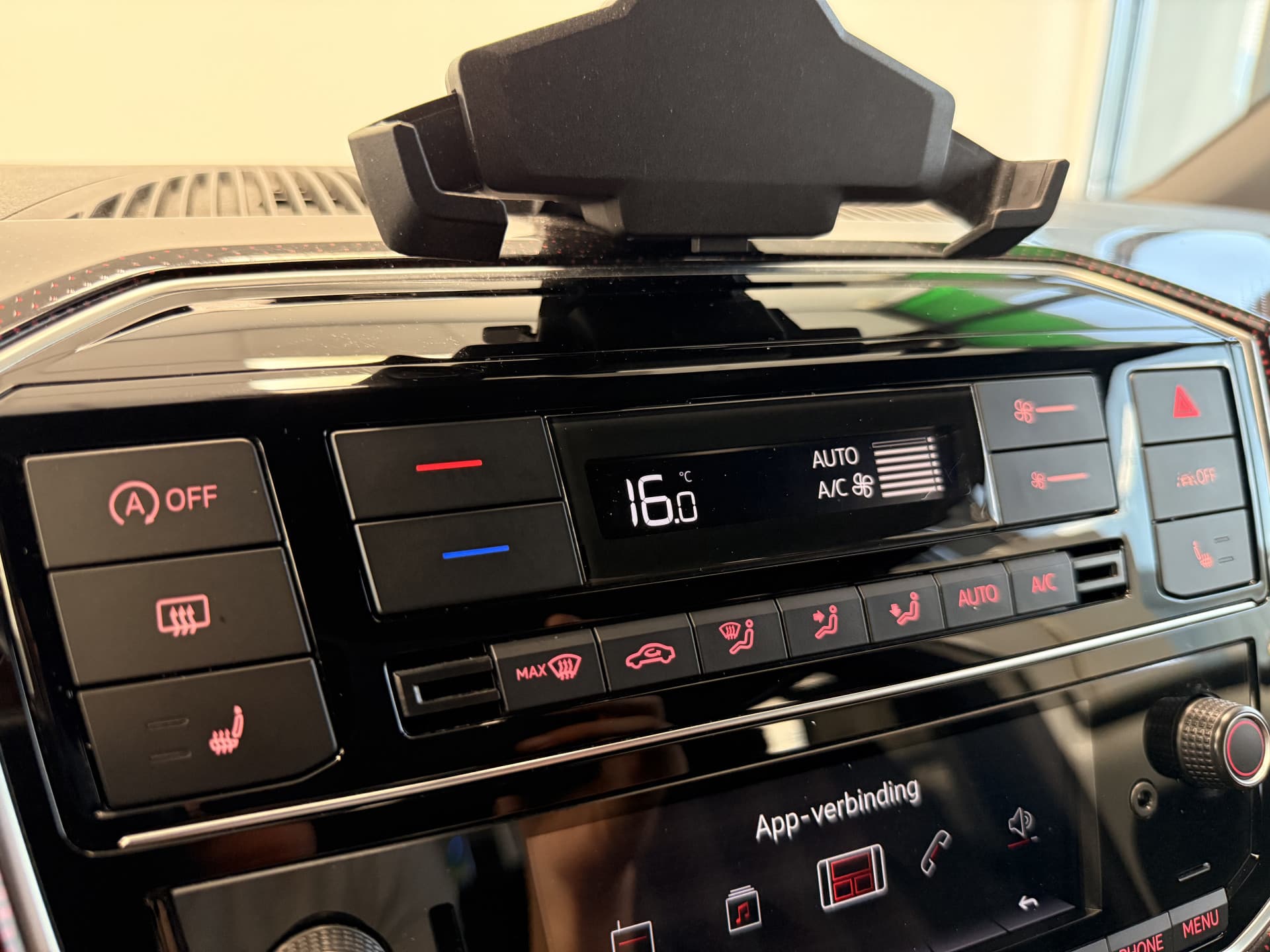 Volkswagen Up! 1.0 TSI GTI thumbnail 24